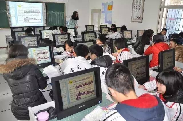 互聯(lián)網(wǎng)+時代下多媒體技術(shù)助力學(xué)校實(shí)現(xiàn)彎道超車